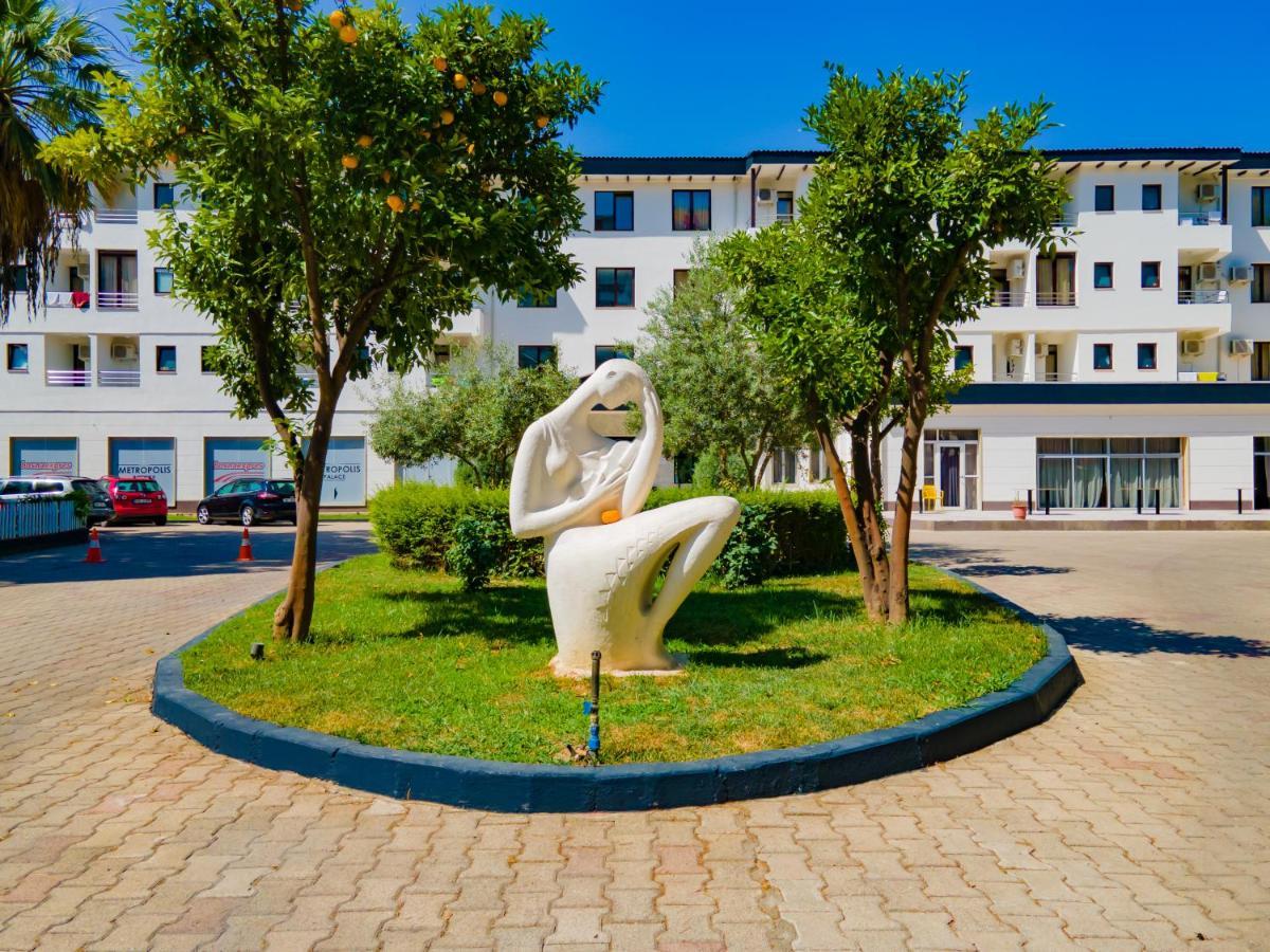 Metropolis Palace Hotel 3*