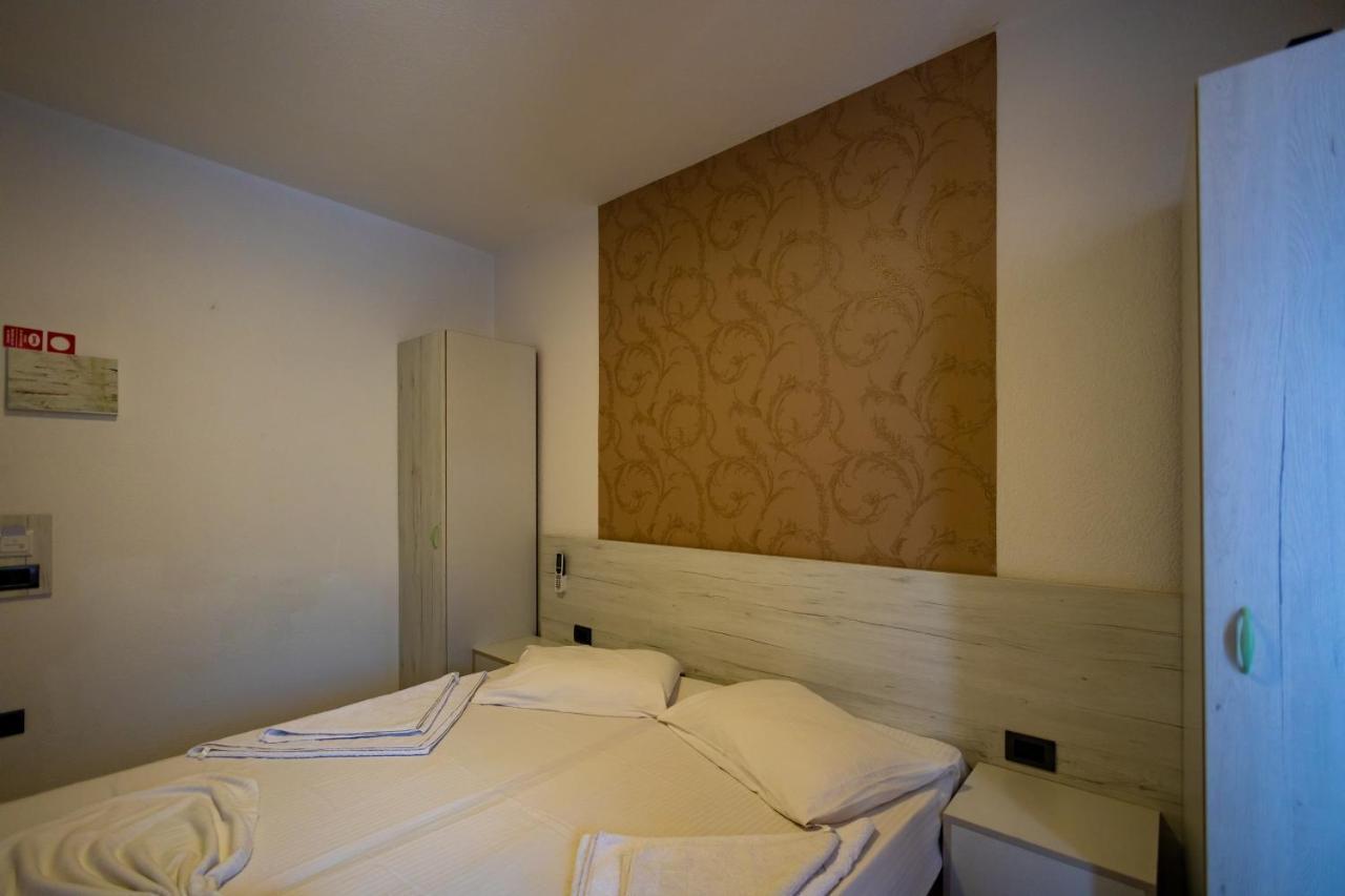 Hotel Metropolis Palace 3*