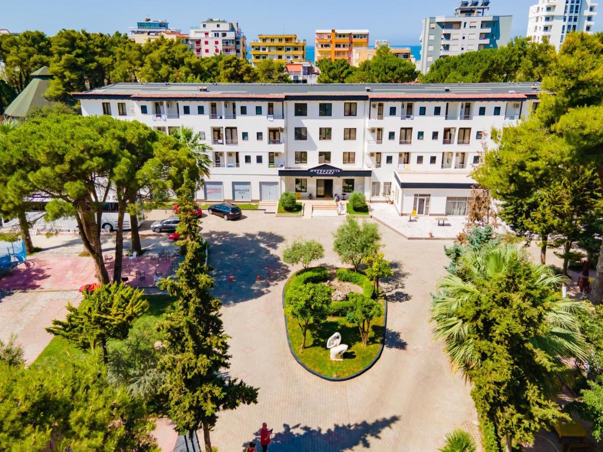 Metropolis Palace Hotel 3*