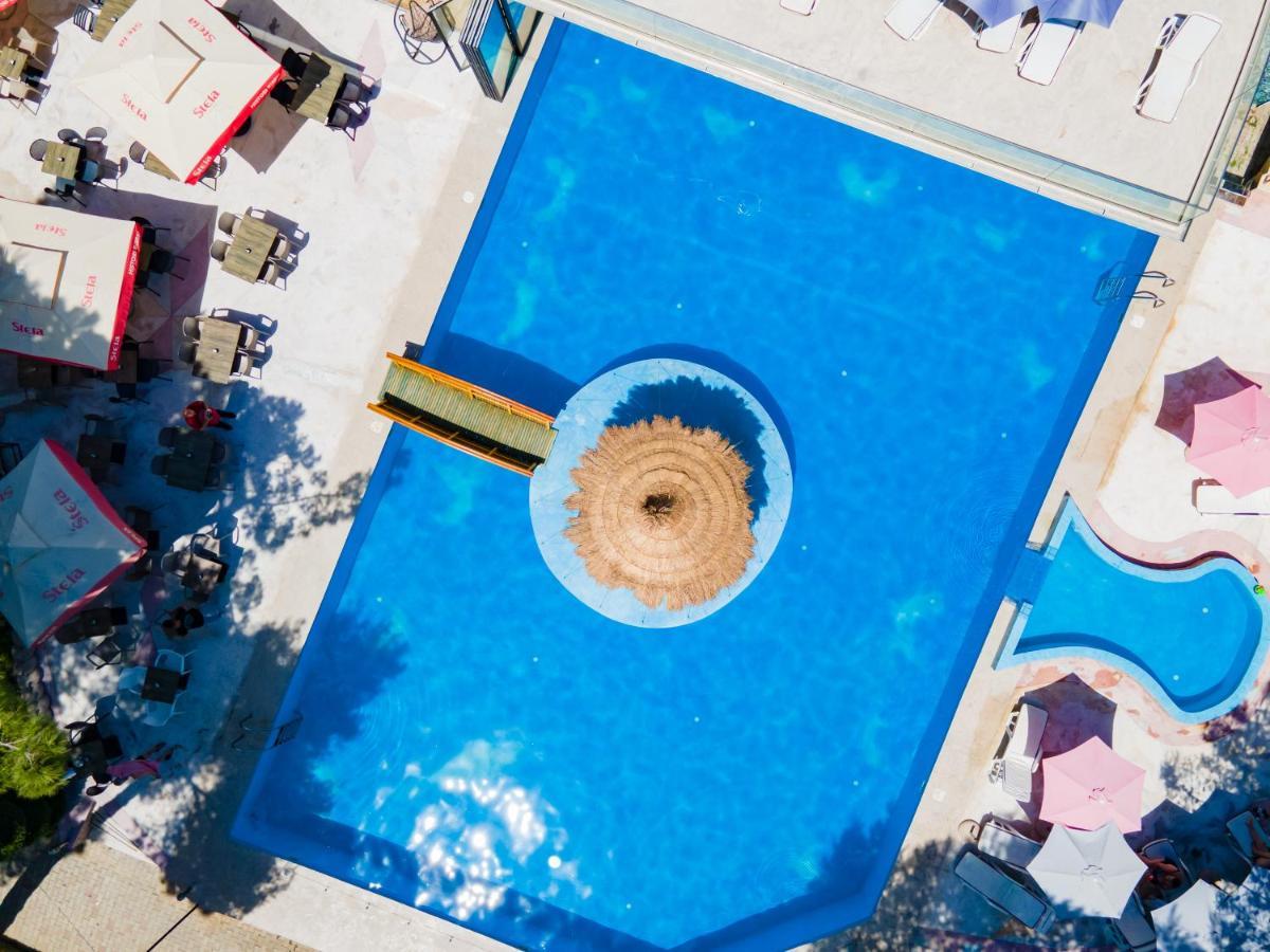 Hotel Metropolis Palace 3*