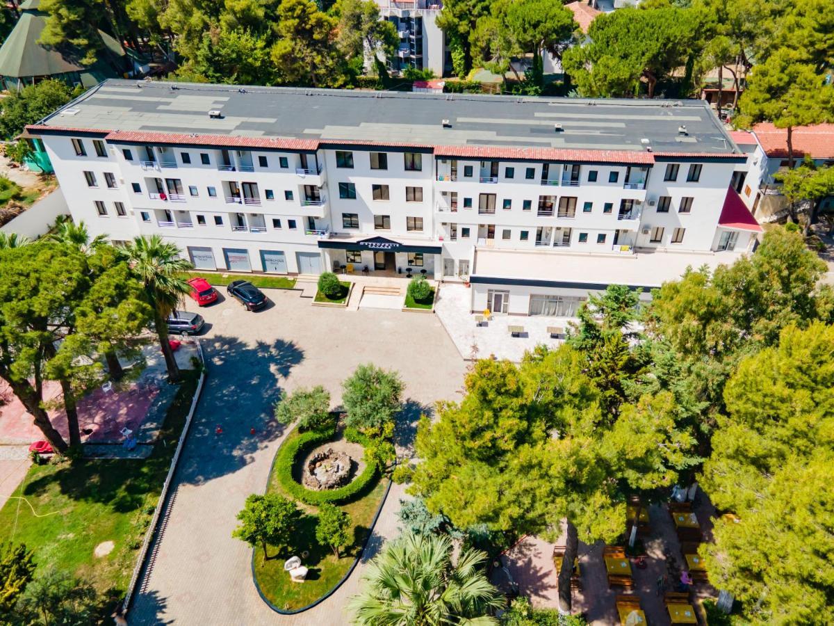 Hotel Metropolis Palace 3*