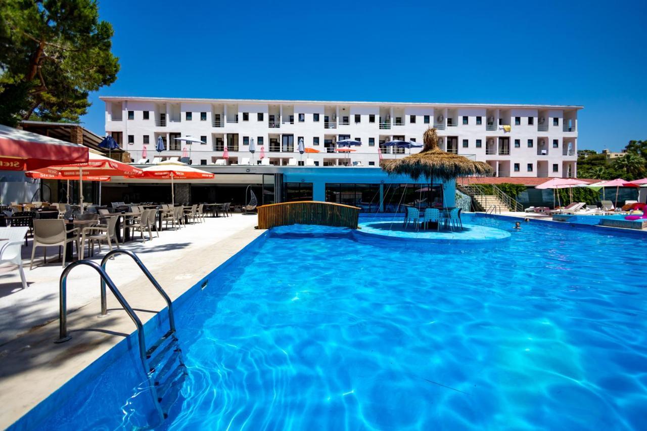 Metropolis Palace 3*