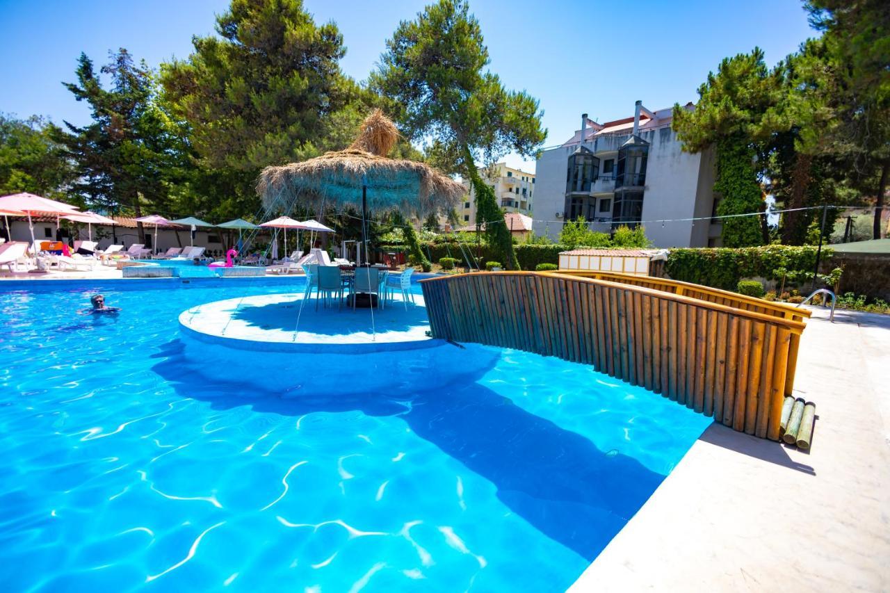 Metropolis Palace 3* Durres