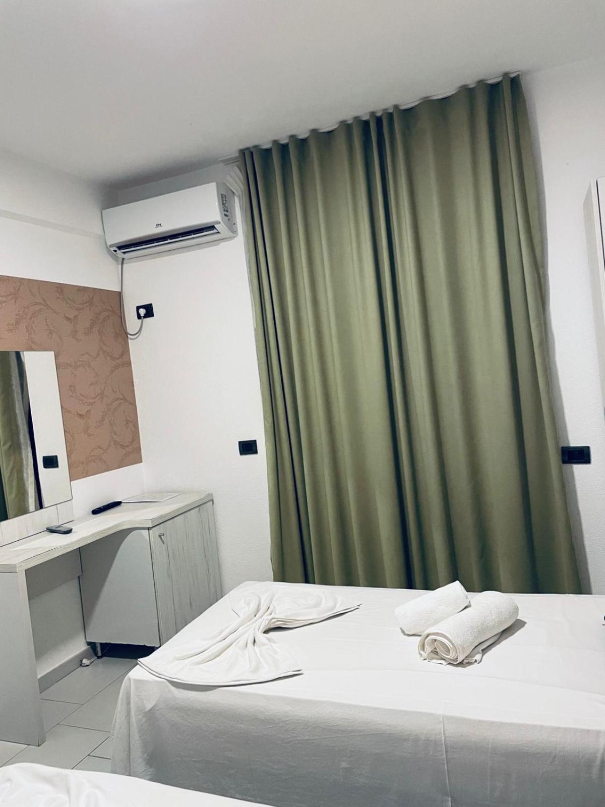 Metropolis Palace 3* Durres