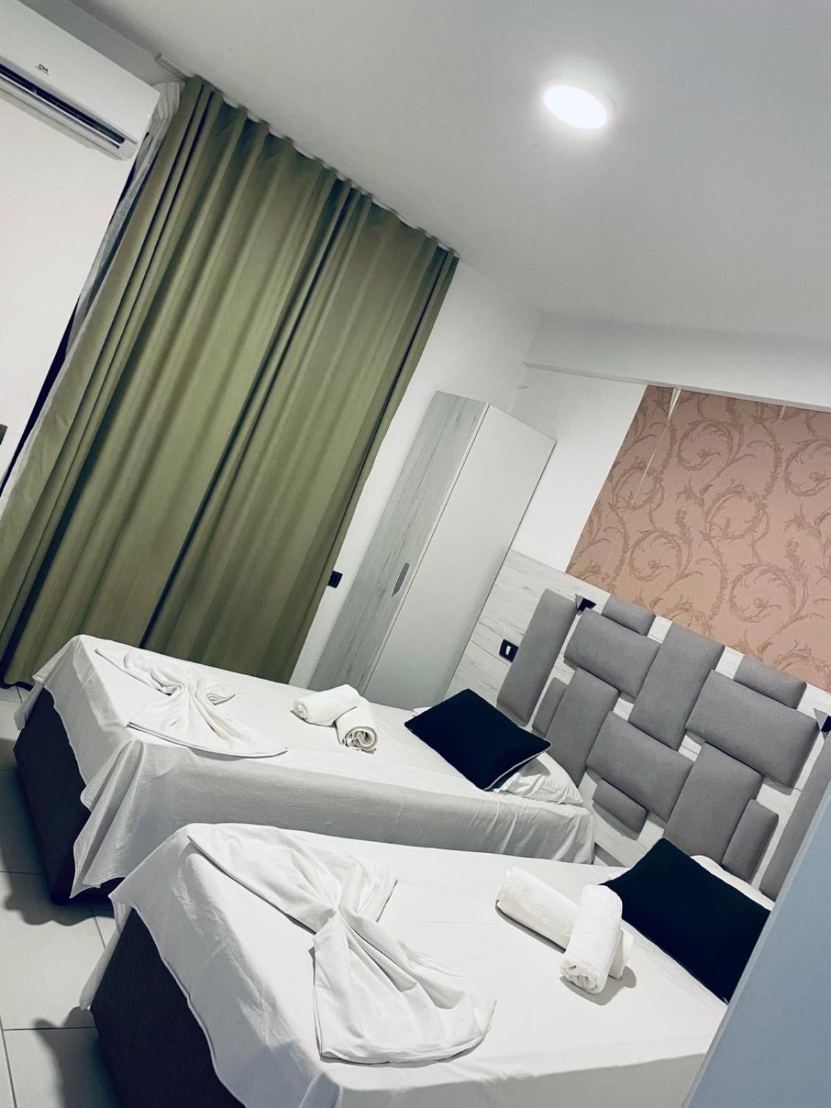 Metropolis Palace 3* Durres