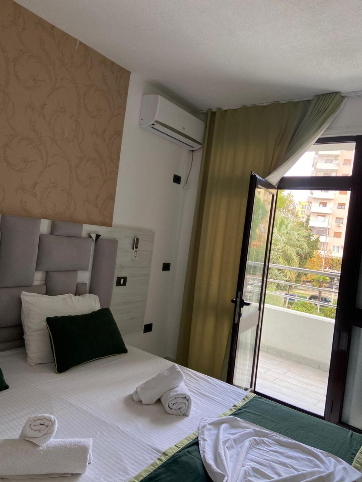 Metropolis Palace Hotel 3*