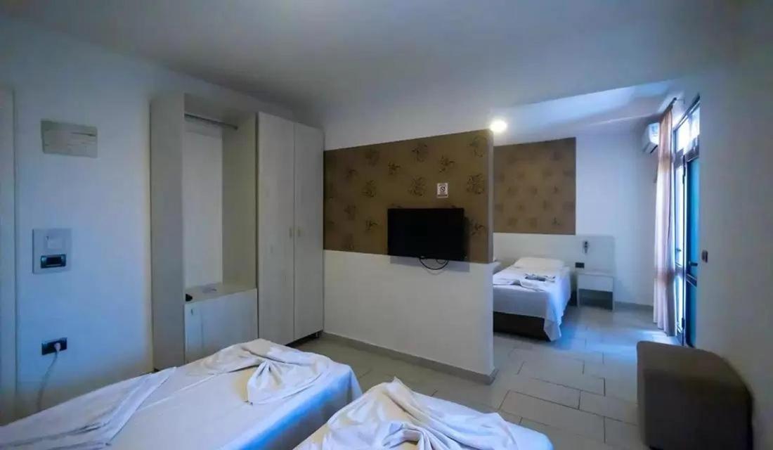 Metropolis Palace 3* Durres